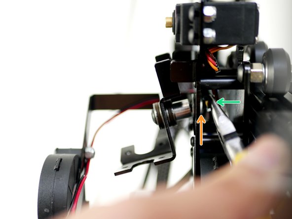 Fix the DSE Hotend Mount assembly onto the DSE Back Plate: