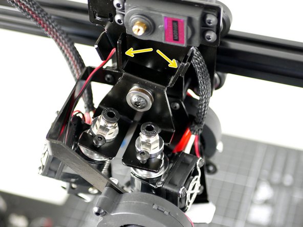 The DSE Hotend Mount should be able to swivel easily without any bumps or restrictions.