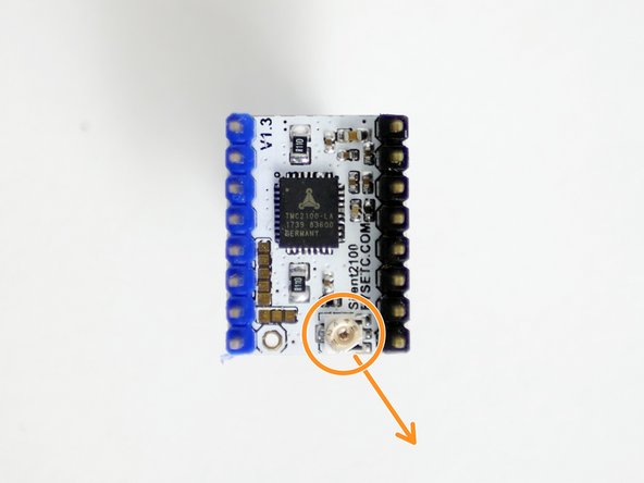 Make sure the heatsink is not touching any of the pins.