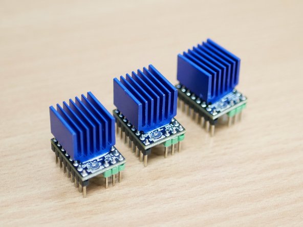 Unpack the three TMC2209 drivers and add to them the heatsinks.