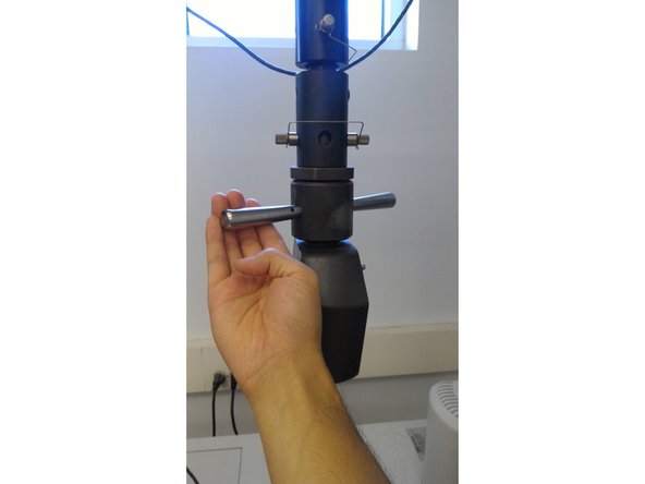 When the test is complete, remove the sample from the jaws by turning the clamps counter-clockwise.