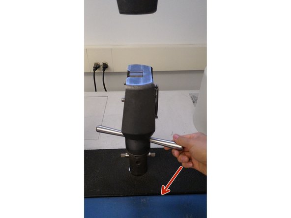 Loosen the lower jaw by turning the clamp clockwise.