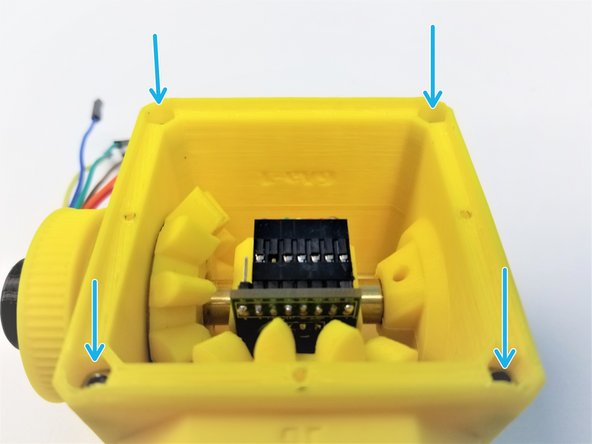 Clamp the 6Ab Picasso and secure it by tightening the M3x20mm Screws on the Hand Gearbox