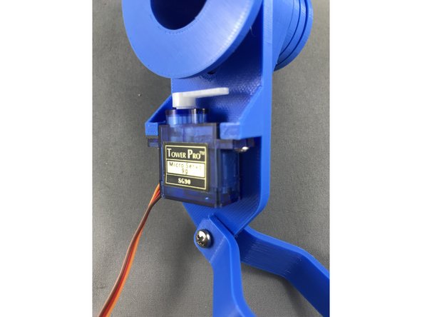 Final positions of extented and retracted servo are shown in picture 2 and 3.