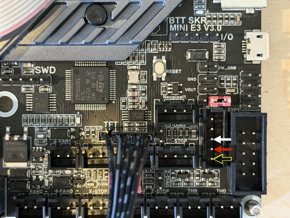 Connect the servo extension cables to each other to form a longer cable.