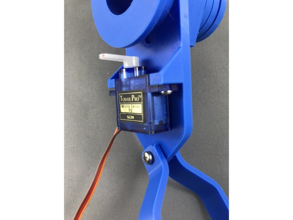 Final positions of extented and retracted servo are shown in picture 2 and 3.