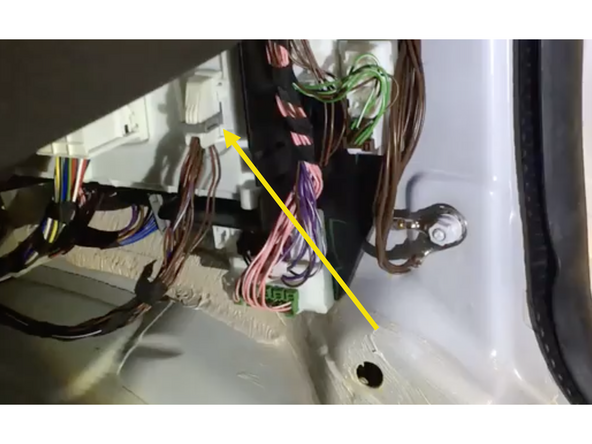 If vehicle does not have the distribution block with brown and brown/red wires, the CAN wires can be pinned into the CAN B plug at the SAM module. Click here for pinning instructions