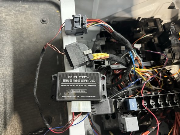 Connect 32 pin OEM plug with gray latch to male 32 pin plug from PSMJR