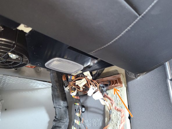 The MOTO213 has two CAN wires with a plug at the end