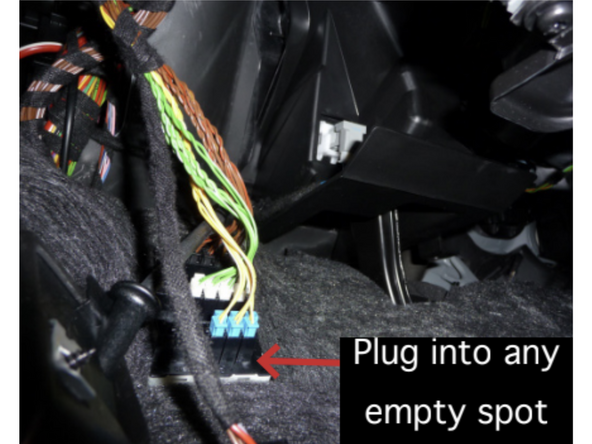 The SKSNG221D3 T-harness has a twisted pair of yellow and yellow/white wires terminating to a 2-pin plug