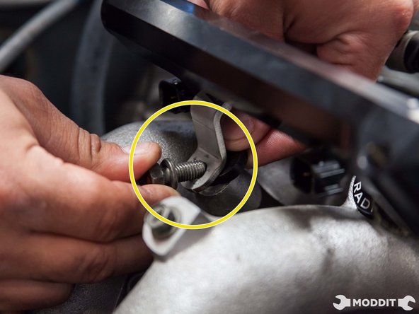 After all injectors are seated properly, its time to tighten down the fuel rail.