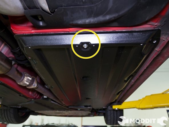 Again bolt up a front section of the Central/Right Panel and also a rear one in order to keep the panel in place while the remaining fasteners go into place.