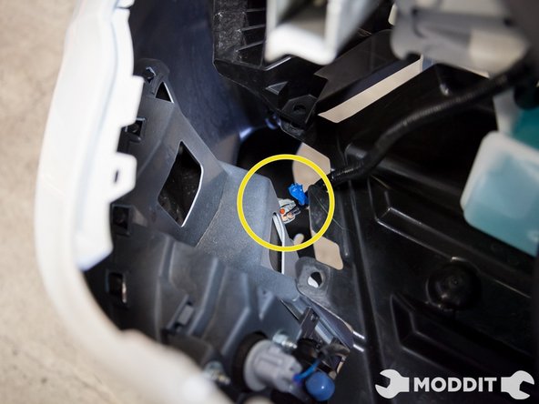 Remove the plug for the lights.