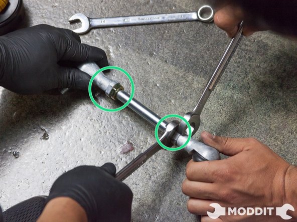 Its also a perfect time to make these replacement sway bar end links face the same way. Out of the box they come facing the opposite way but will not go on like that.