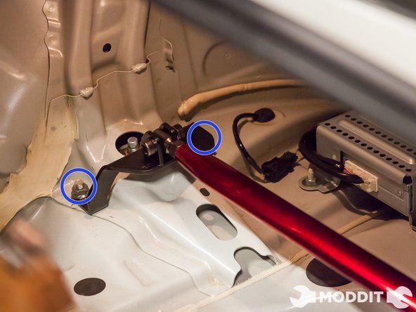 In these images we hand tightened down the bolts in order to allow us to adjust the center of the bar better.