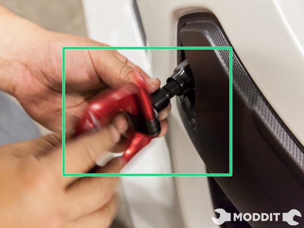 Using the set screw to adjust the direction of the tow hook, Install the tow hook in until it faces the direction you prefer.