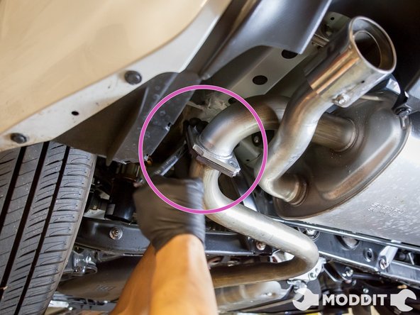 You will need to use one 14mm wrench and one 14mm rachet to remove the hardware from the center pipe to the muffler to disconnect it.