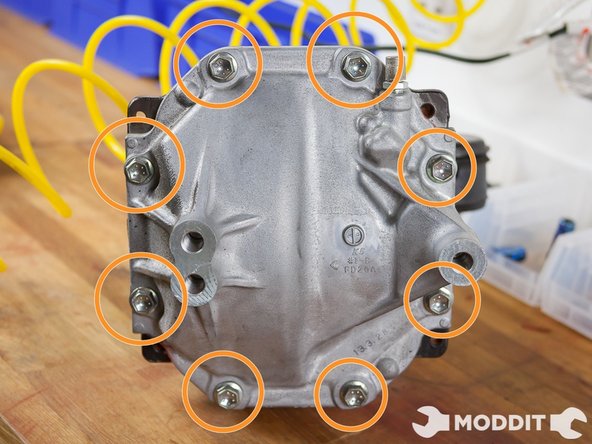 Once the gasket has been set, proceed with tightening the 8 differential cover bolts. These simply have to be fastened securely and not ridiculously over tightened.