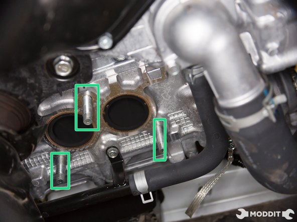 Before installing the header, make sure that all the exhaust manifold studs are clean and free of debris.