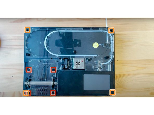 Replace the ingoing drive covers, by placing them and tightening the thumbscrews.