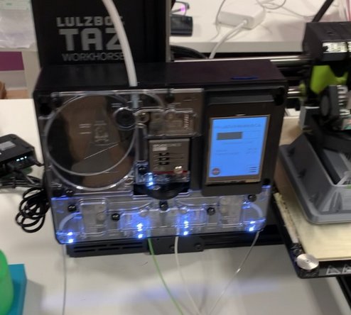 Slide Palette onto the mount and ensure that it is secure before allowing it to stay on its own. Be cautious when working with Palette or when moving the printer while Palette is installed as Palette will separate from the printer if lifted upwards.