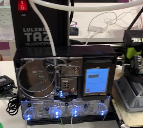 Slide Palette onto the mount and ensure that it is secure before allowing it to stay on its own. Be cautious when working with Palette or when moving the printer while Palette is installed as Palette will separate from the printer if lifted upwards.