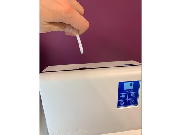 Please disconnect the Palette 2 outgoing tube from Palette 2 by firmly pulling it out, this is a push fit connection so you will need to use a bit of force to remove it. Ensure that there is no filament in the path from this tube to the hotend. If there is, please remove the filament so that the path is clear.