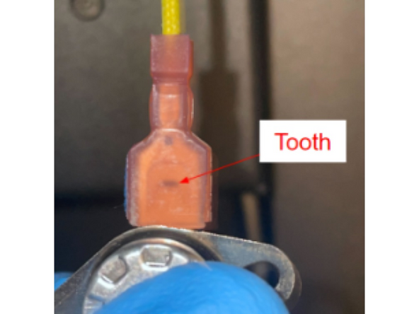 The tooth on the connector should &quot;snap&quot; into place in the hole on the Snap Disc tab