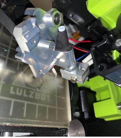 Allow to the extruder cool before re-assembling.