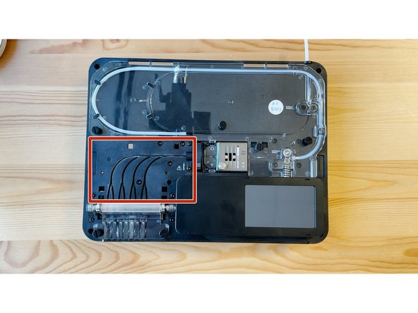 Remove Ingoing Driver Cover B by unscrewing the two thumbscrews, and lifting the acrylic cover.