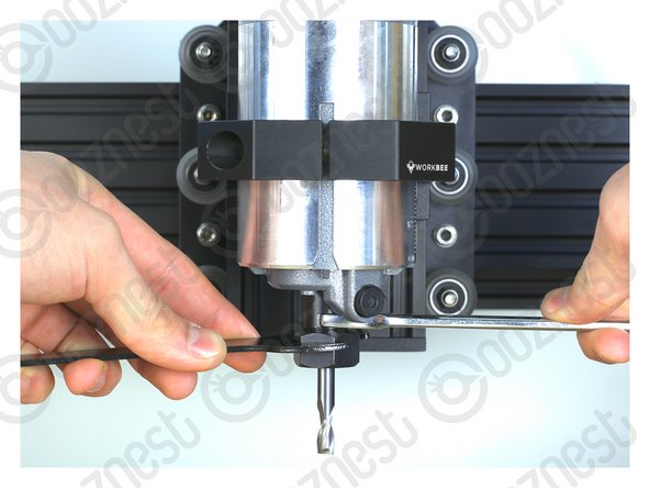 Turn off and unplug the Router Head from the mains.