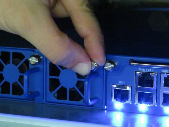 Tighten the thumbscrew.