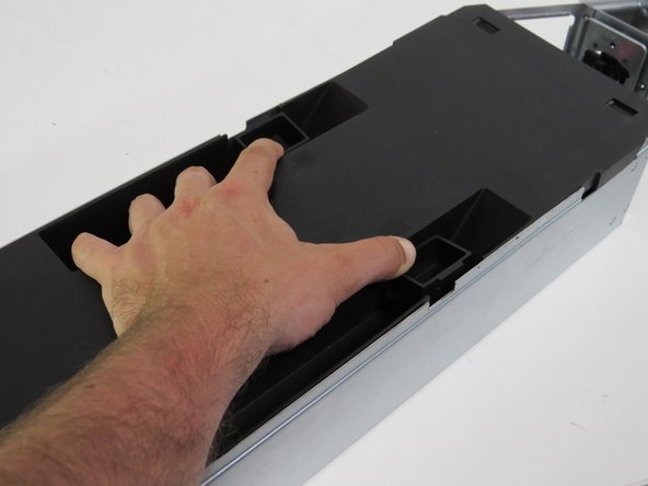 Install the lid on the server, as shown.