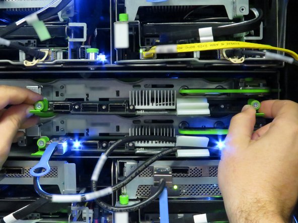 Tighten the two thumbscrews.