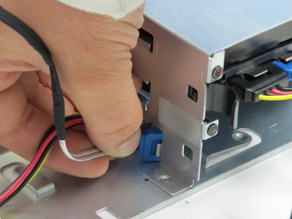 Pull the HDD connection end of the SATA / Power cable towards the server hard disk drives, as shown.