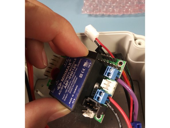 Static sensitive - Lift controller by board edges or AC/DC power supply. Do not touch components.