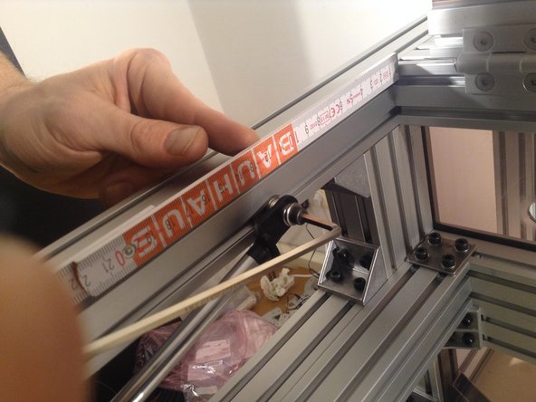 Mount the rod end to the inner part of the outer 4040 extrusion.