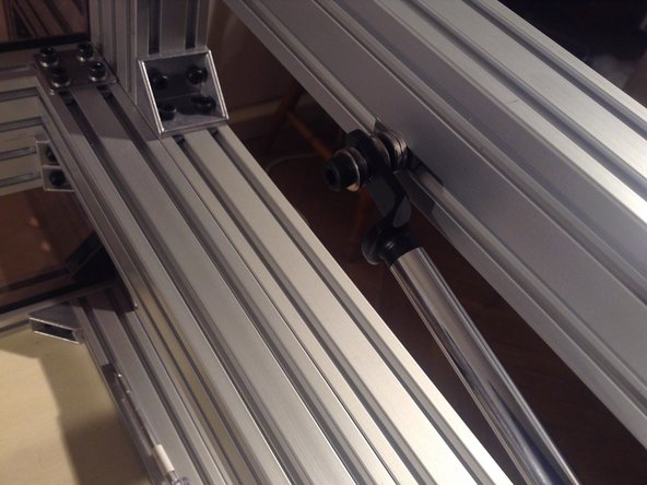 Mount the rod end to the inner part of the outer 4040 extrusion.