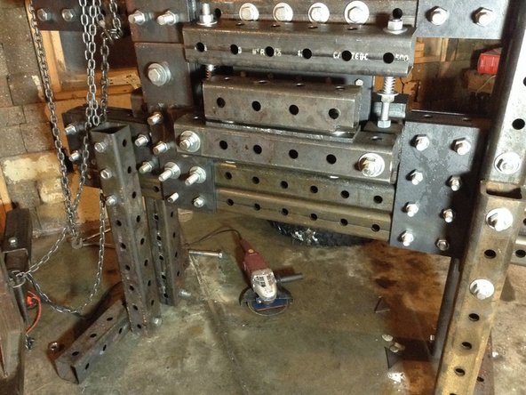 Raise the front of the machine after it stands on the rear legs