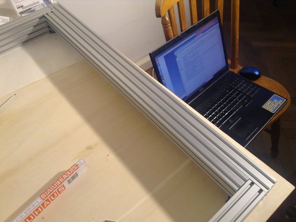 With corners loosely in place, now fit the 4040 member next to the short edges of the frame. Do the same on the other side.