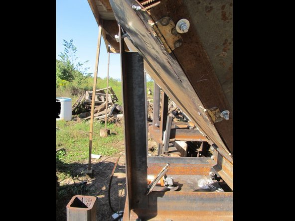 Bolt (3/4&quot;x2.5&quot; bolt)  The grate mounts through the hopper to the grate.