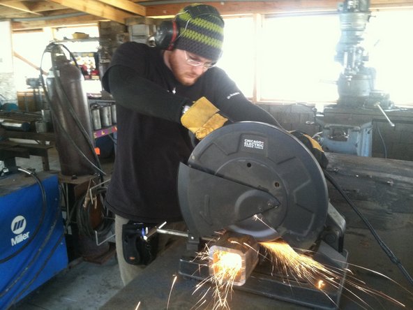 With the rotor and double chin coupler assembly put on the two bearings but place the key and the shaft first to join the shaft and the mowith the rotor and double chin coupler assembly put on the two bearings but place the key and the shaft first to join the shaft and the motor assembly.