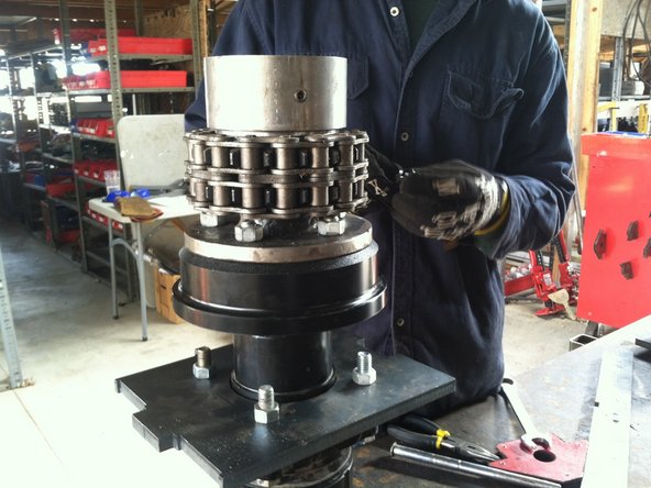 Place hub-to-chain-link coupler.