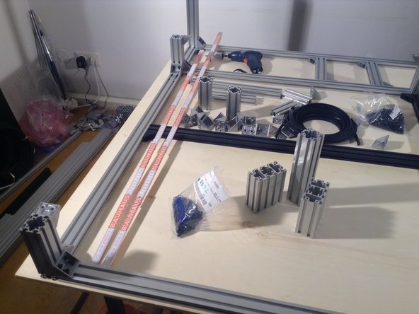 Inner distance between extrusions for the front compartment should be 86 cm.