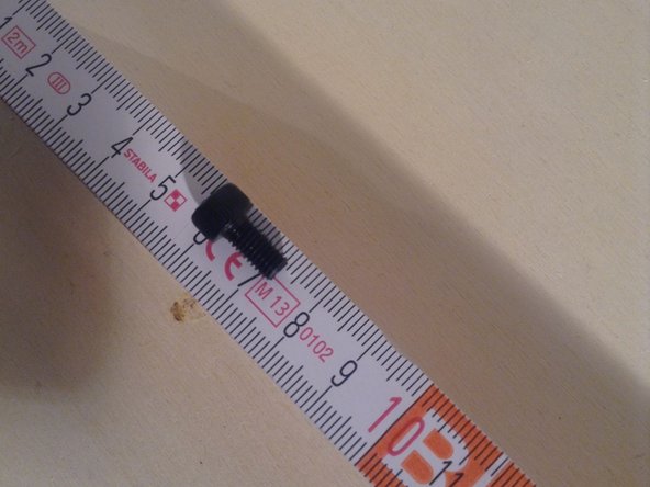 Use the 10 mm long, 5 mm diameter screws here.