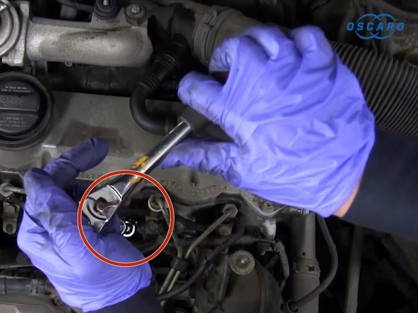 Ne pas trop serrer les bougies afin d'éviter de les casser