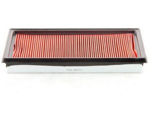 Changer filtre à air sur Nissan Primera Hatchback (P11) 2.0 i 16V 131 cv Boîte auto