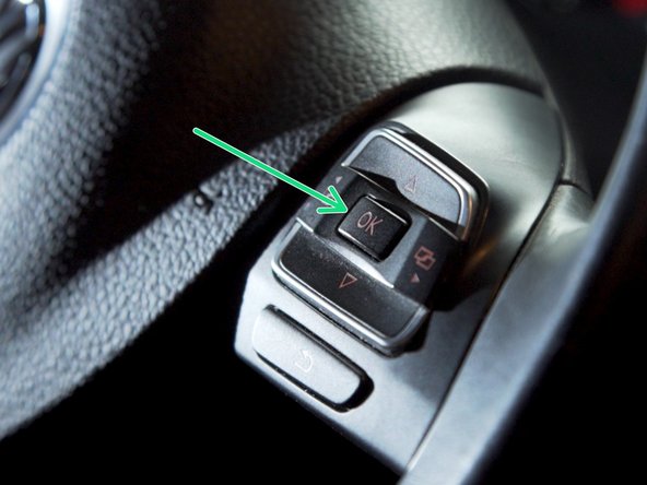 Utilisez la commande présente sur le volant pour sélection votre réponse