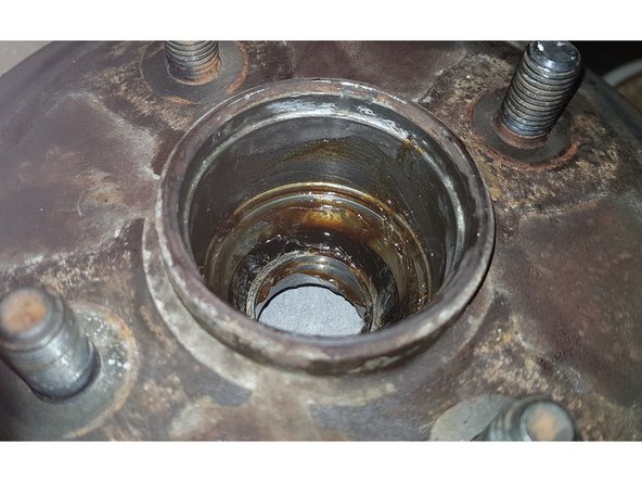 Enduisez de graisse la bague que vous venez de placer.