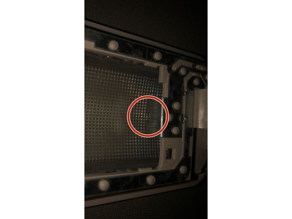 Reperer les fixations d'ampoule